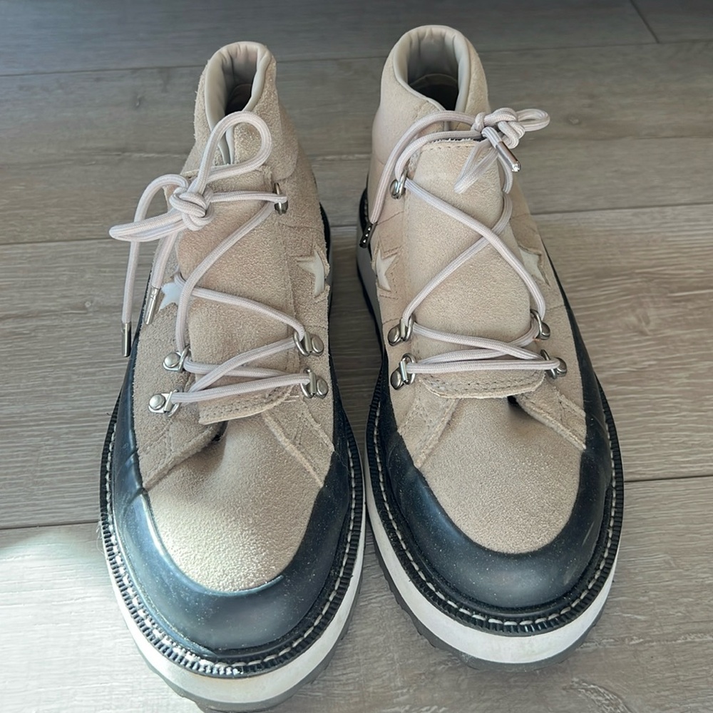 Converse Mountain Club Sneakers